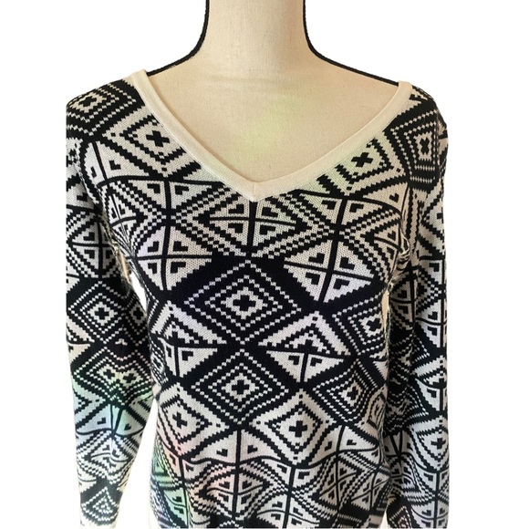 Womens Banana Republic V-Neck (M) Black & White Sweater - Picture 2 of 5